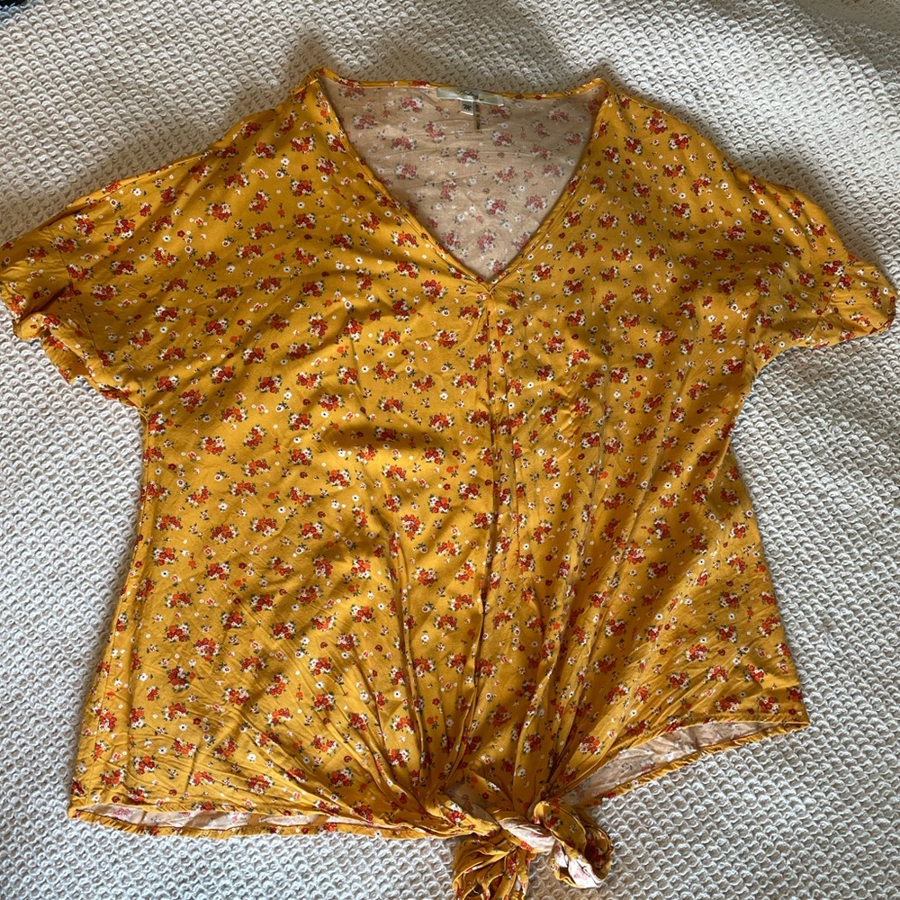 Andree by Unit Floral Blouse with Front Tie Size Medium